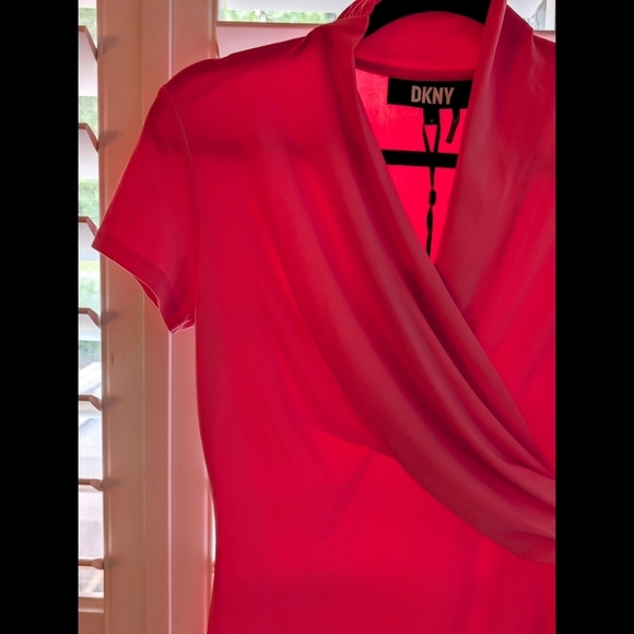 DKNY Short Sleeve Side Ruche Top NWT - Picture 6 of 9